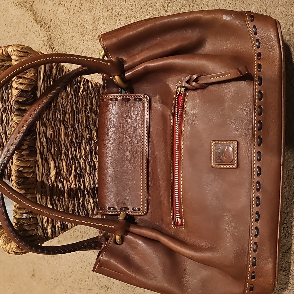Dooney and Bourke Florentine flap purse..very good condition - Picture 3 of 11